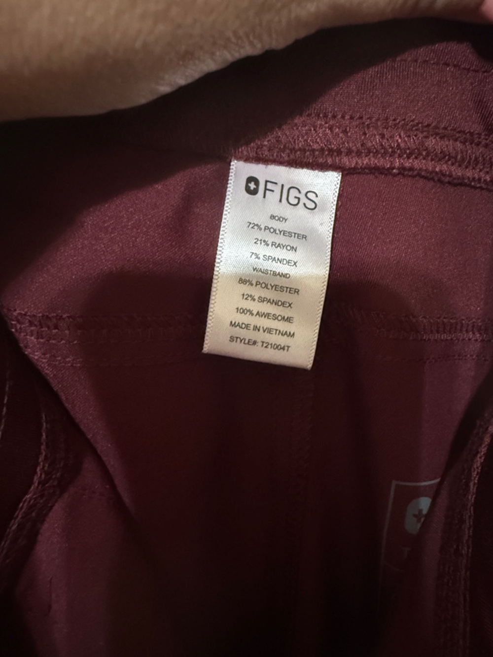 Figs Drawstring Cargo scrub pant in Burgundy with Gray Tie L/T - Picture 2 of 6